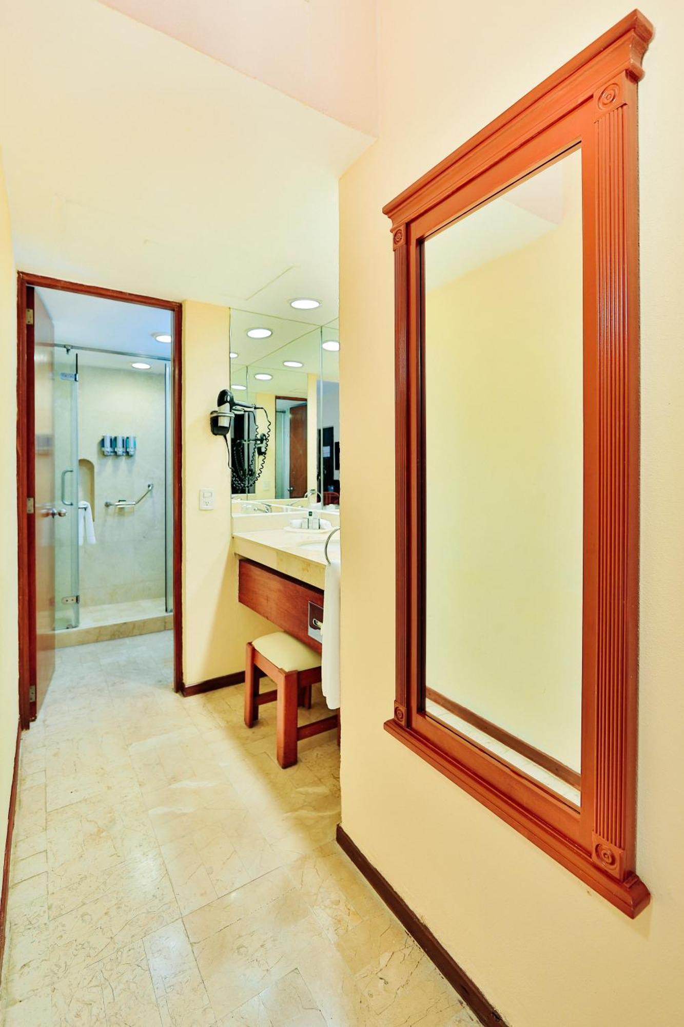 Sistemazione Familiare Premium Fronte Oceano (2 Adulti + 2 Bambini)